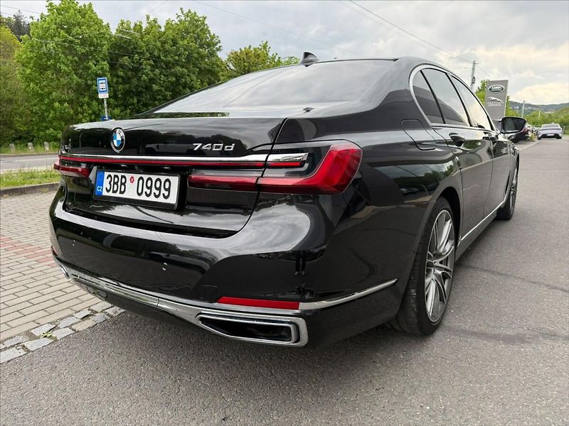 BMW Řada 7 3,0 xDrive 740d - fotka 6 z 39