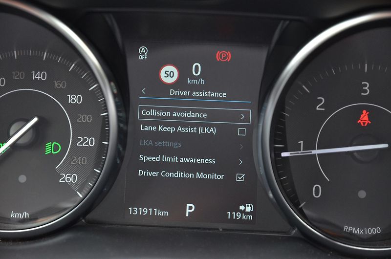 Jaguar E-Pace (2018) 2.0 D 132kW S AWD AT 1.MAJITEL - fotka 27 z 43