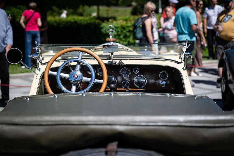 Automobilové skvosty byly k vidění v sobotu v lázeňském městě, kde se při závěru akce Concours d’Elegance Luhačovice 2026 představilo více než 50 historických automobilů z několika evropských zemí.