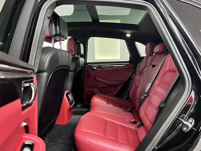 Porsche Macan Turbo 3.6 V6, 294 kW, Původ ČR - fotka 22 z 43
