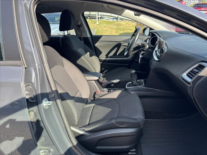 Kia Ceed 1,0 TGDi Fresh 1.ČR ZÁRUKA - fotka 16 z 35