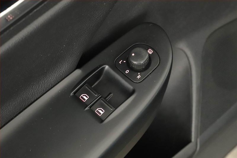 Volkswagen Passat (2007) 1.9 TDI, Tempomat - fotka 9 z 12