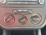 Volkswagen Golf (2005) 1.4i, AC, výhřev sed - náhled 14