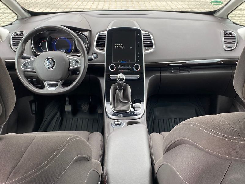 Renault Espace (2015) 1,6 (96kW) NM.  Man. - fotka 12 z 30