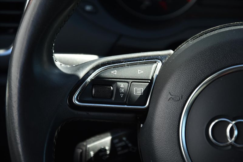 Audi Q3 2.0 TDI 130kW QUATTRO ČR - fotka 15 z 26