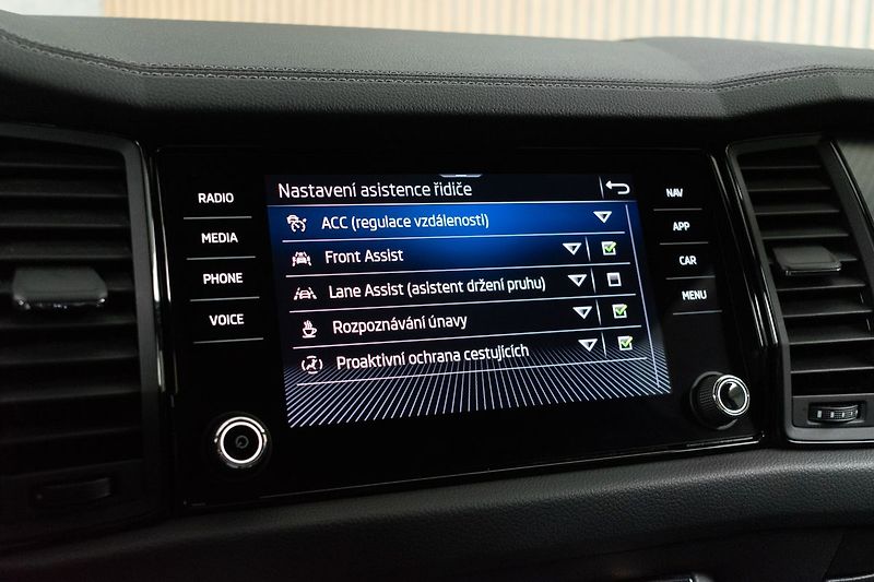 Škoda Kodiaq 2.0 TDI 4x4*SPORTLINE*TAŽNÉ*ČR - fotka 33 z 48