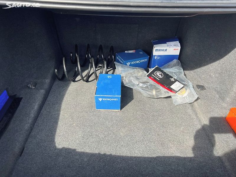 BMW Řada 6 3.0i manuál - fotka 24 z 26