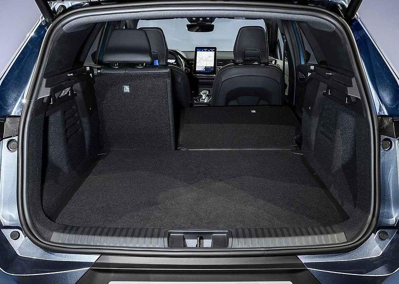 Renault Symbioz je kompaktní rodinné SUV.