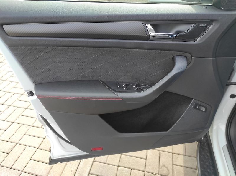 Škoda Kodiaq 2,0TDi RS,4x4,DSG,7 míst,TZ - fotka 44 z 69