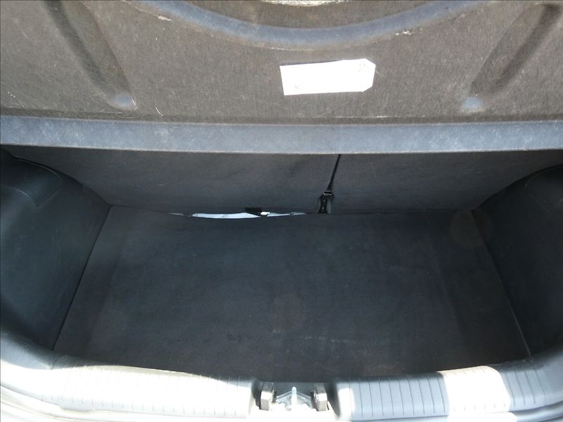 Hyundai i10 1,0 i 49kW 1.majitel, DPH, ČR - fotka 13 z 30