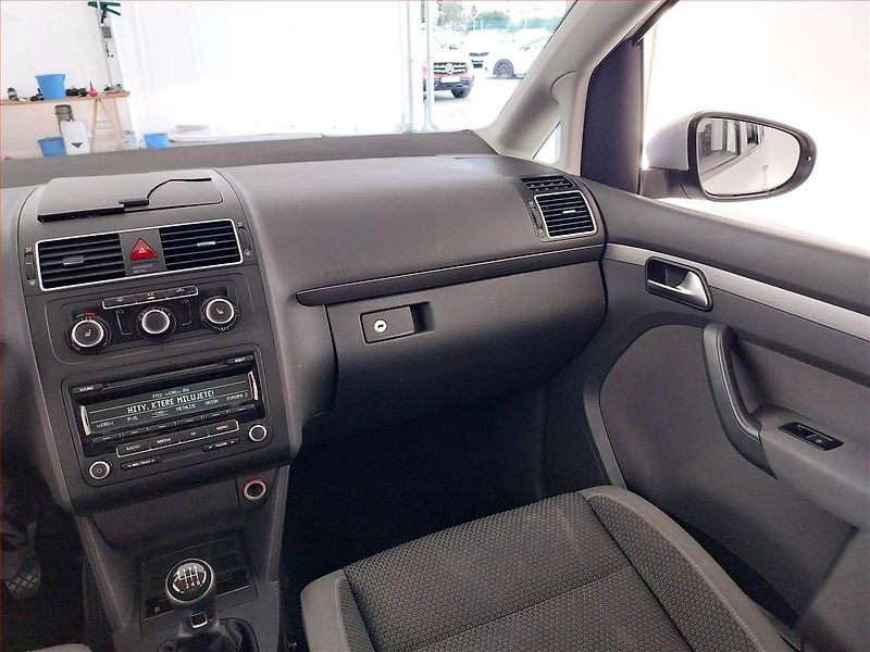 Volkswagen Touran (2012) 1.6 TDI, Tempomat - fotka 8 z 21