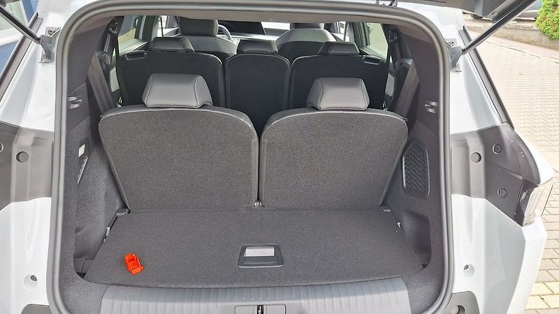 Peugeot 5008 (2025) ALLURE Hybrid 145 e-DCS6 - fotka 10 z 21