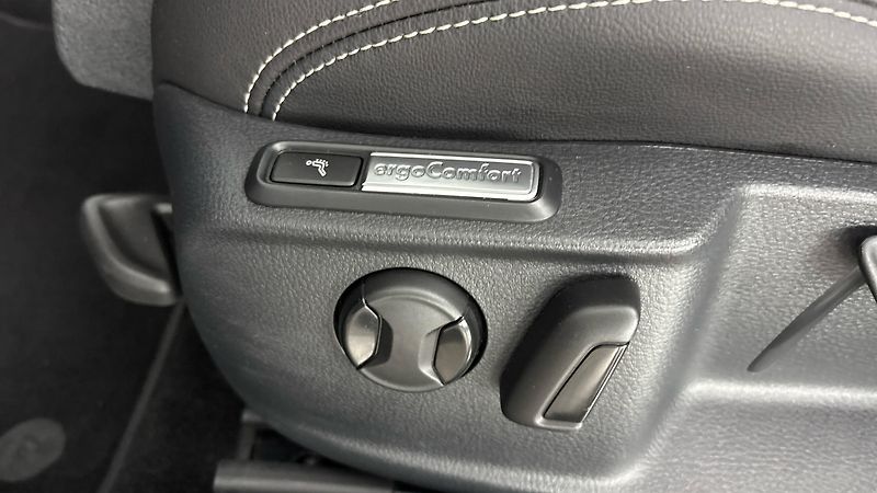 Volkswagen Passat 2.0 TDI DSG Elegance Variant - fotka 21 z 27