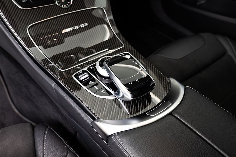 Mercedes-Benz Třídy C 63 AMG T/Burmester/Pano/Carbon - fotka 13 z 19