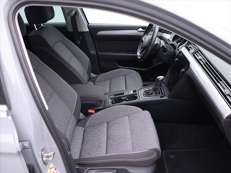 Volkswagen Passat 1,5 TSI DSG Business CZ DPH - fotka 10 z 30