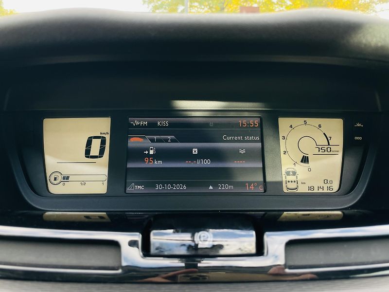 Citroën C4 Picasso 1.6i 88KW MANUÁL LED SENZORY - fotka 40 z 42