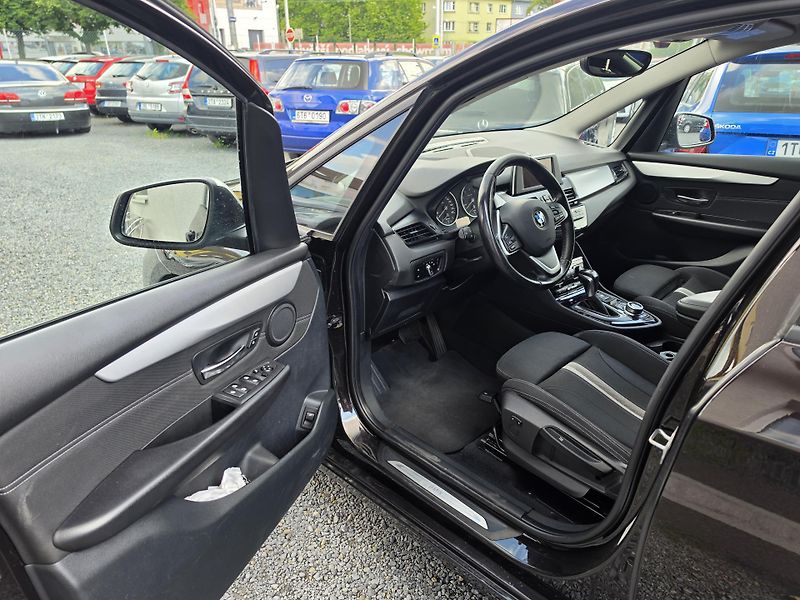 BMW Řada 2 218 Grand Tourer Automat  - fotka 17 z 19