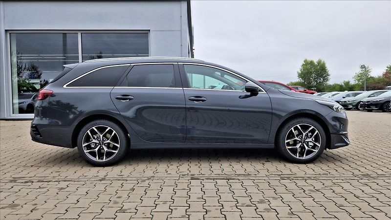 Kia Ceed 1,5 T-GDi  SW TOP + BUS - fotka 3 z 5