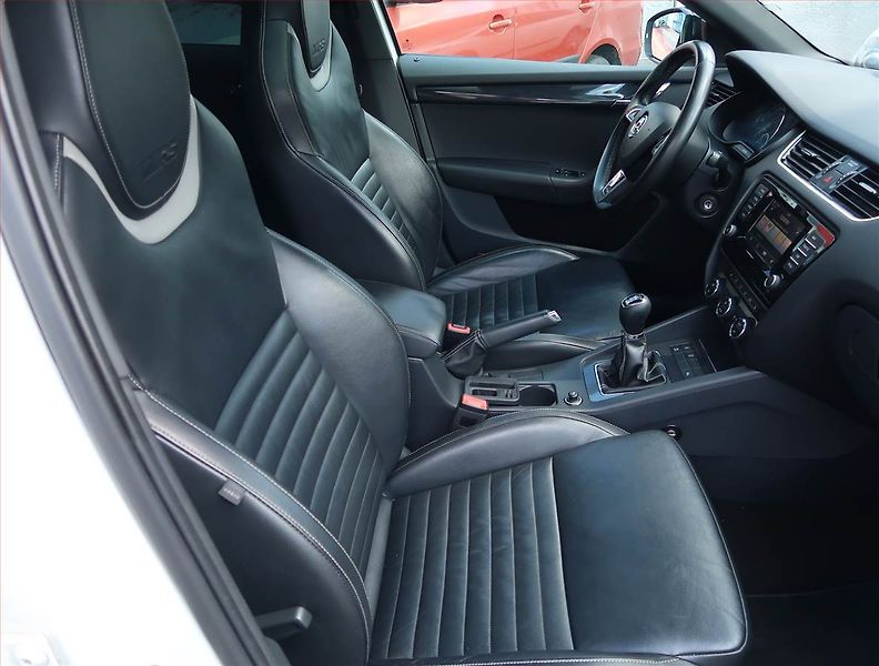 Škoda Octavia (2013) RS 2.0 TDI, Kůže, Navi - fotka 9 z 16