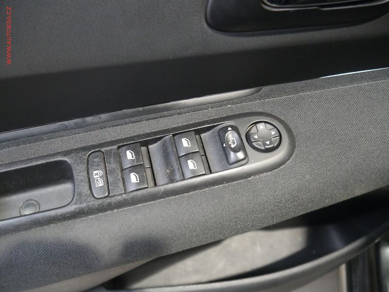 Peugeot 3008 (2014) 1.6 HDi, Style, TZ, navi - fotka 11 z 17