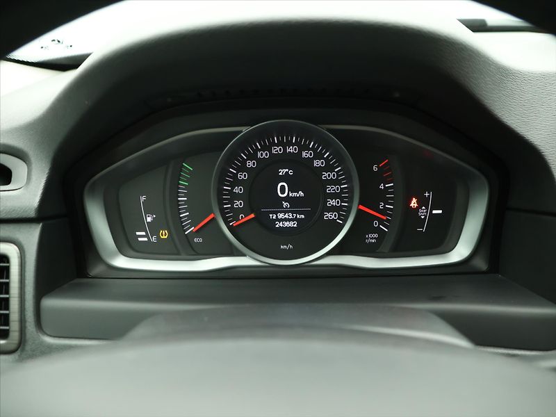Volvo V70 2.0 D3 110kW Navi - fotka 18 z 31