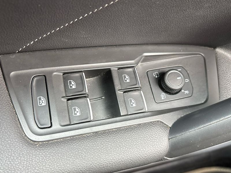 Volkswagen Tiguan R-LINE - fotka 21 z 29