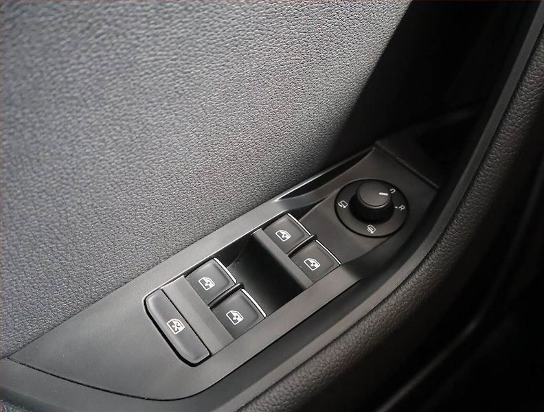 Škoda Superb (2015) Style 1.8 TSI, Bi-Xenony - fotka 16 z 21