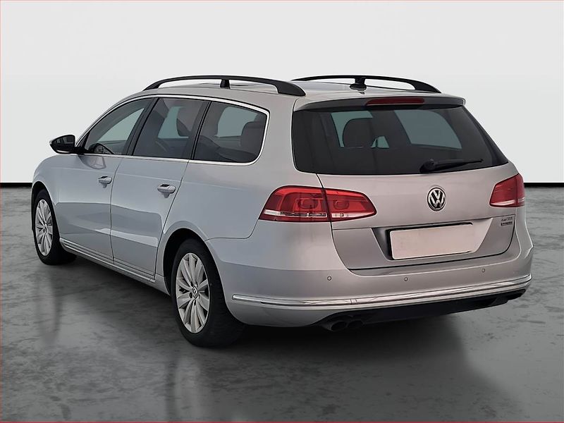 Volkswagen Passat (2013) 2.0 TDI, Automat, Navi - fotka 4 z 16