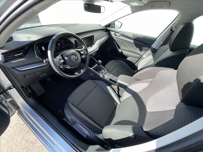 Škoda Octavia 2,0 TDI Combi Ambition Plus - fotka 5 z 24