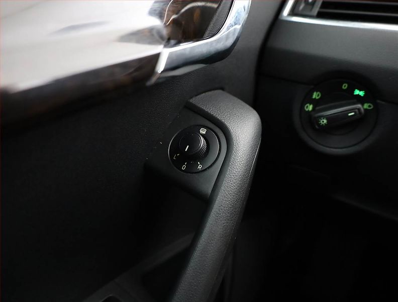 Škoda Octavia (2013) Ambition 1.6 TDI, Tempomat - fotka 16 z 19