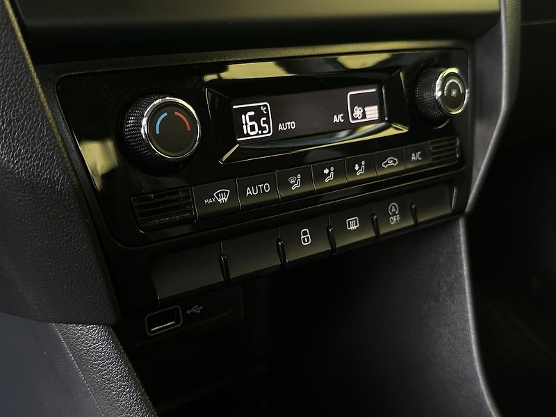 Škoda Rapid (2018) SPACEBACK 1.0/70kW * 2.Maj  - fotka 16 z 35
