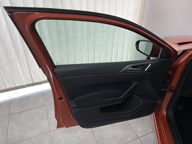 Volkswagen Polo 1.0 TSi ČR 1.MAJ. REZERVACE  - fotka 19 z 25