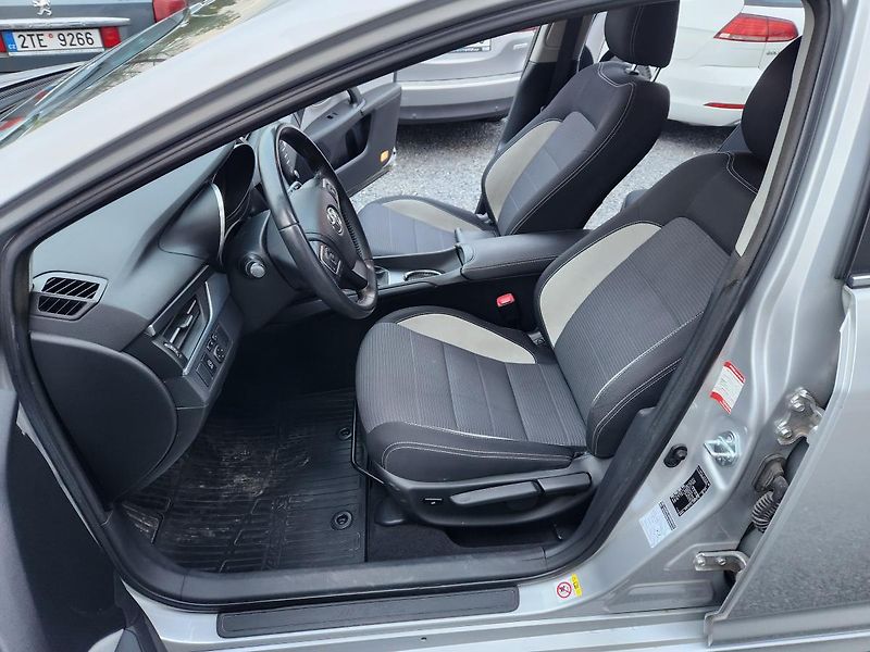 Toyota Avensis 2.0 D-4D Navi Kamera  - fotka 13 z 18