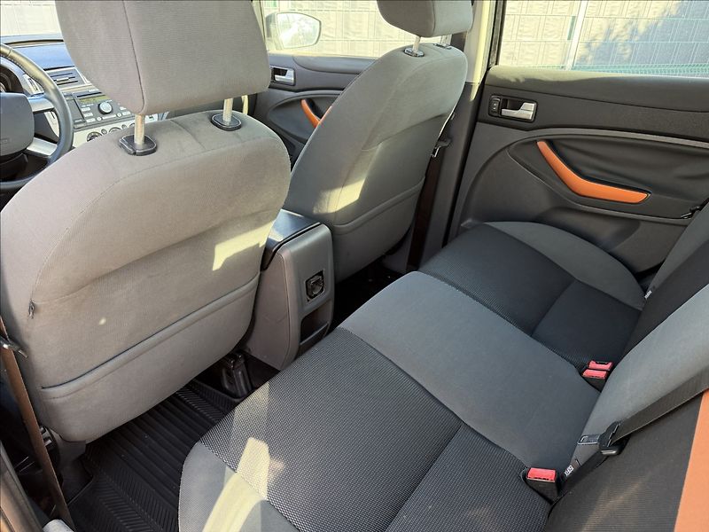 Ford Kuga 2.0 TDCi Panorama - fotka 14 z 18