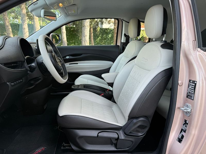 Fiat 500 LaPrima 3+1 42 kWh - fotka 14 z 38