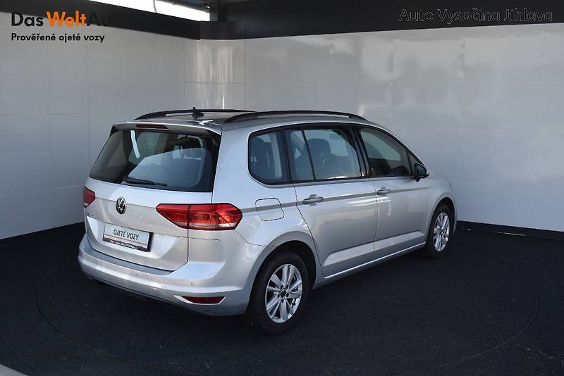 Volkswagen Touran (2021) 2.0TDI 110kW DSG, tažné - fotka 2 z 21