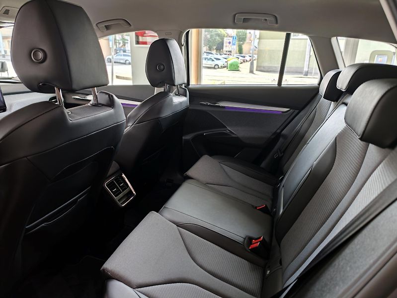 Škoda Enyaq iV 60 62kWh SoH 91% - fotka 15 z 32