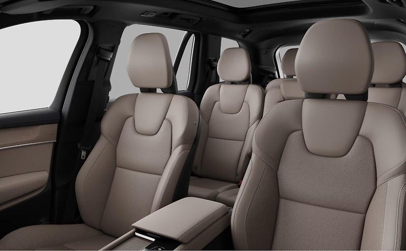 Volvo XC90 (2026) B5 AWD PLUS DARK - fotka 12 z 17