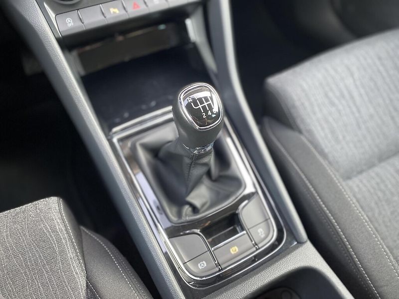 Škoda Karoq 1,5 TSI 110 kW Style - fotka 23 z 28