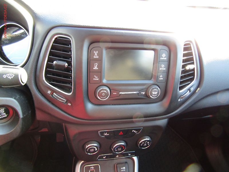Jeep Compass (2018) 1.4T, ČR, Longitude - fotka 12 z 20