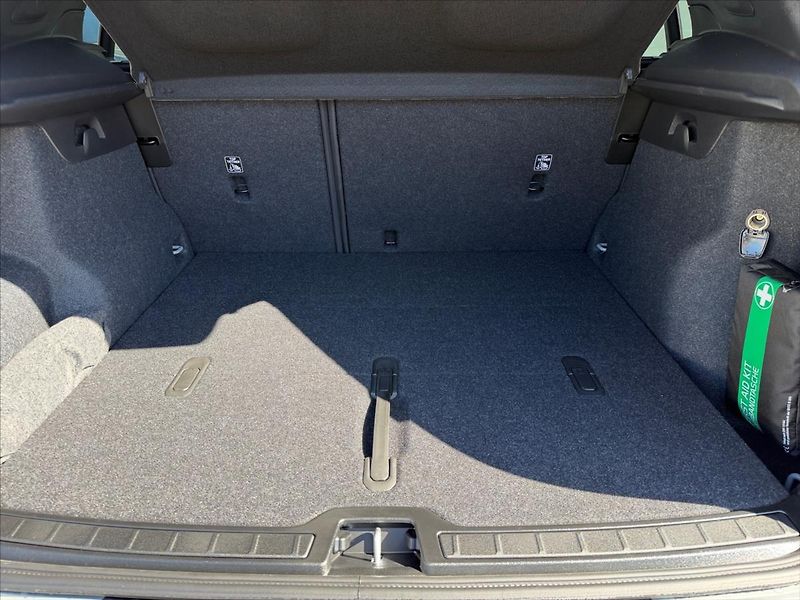 Volvo XC40 (2026) 2,0 B3 Core 8413 - fotka 11 z 13