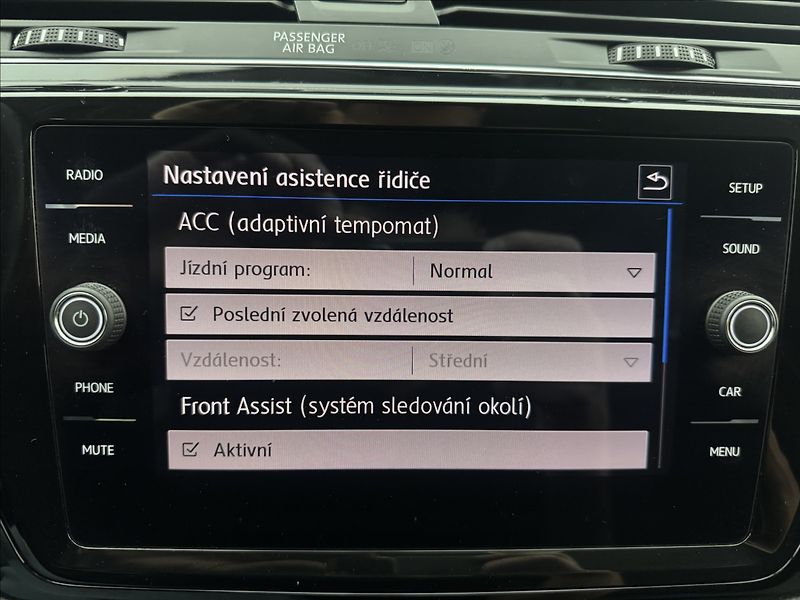 Volkswagen Touran 2,0 110kW DSG 5-MÍST TAŽNÉ ČR - fotka 19 z 41