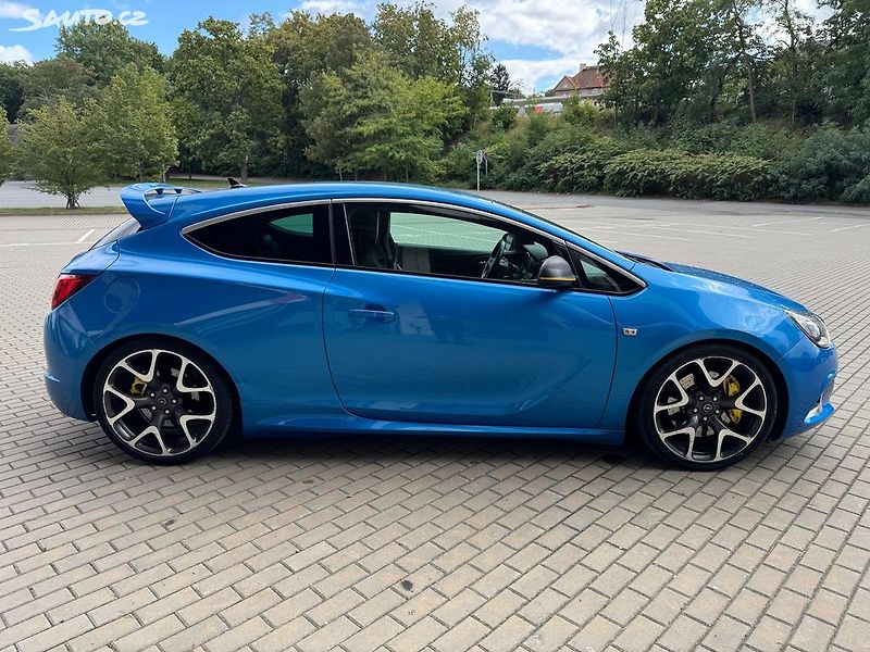 Opel Astra (2012) GTC OPC 2.0 Turbo 206kw - fotka 6 z 22