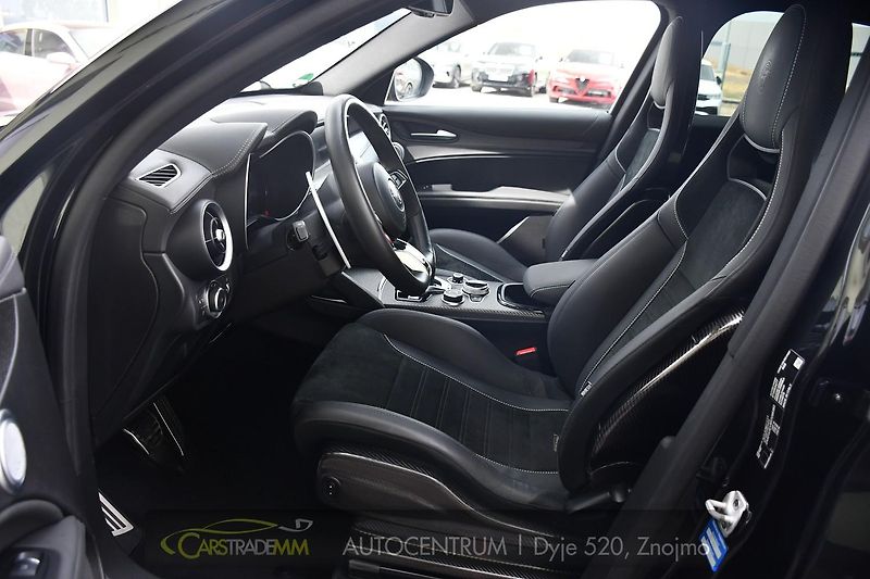 Alfa Romeo Stelvio 2.9V6 Bi-T SPARCO+AKRAPOVIČ - fotka 10 z 54