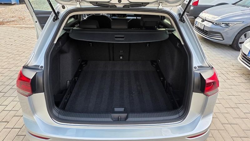 Volkswagen Golf (2023) 1.5 TSI 110kW Style - fotka 10 z 34