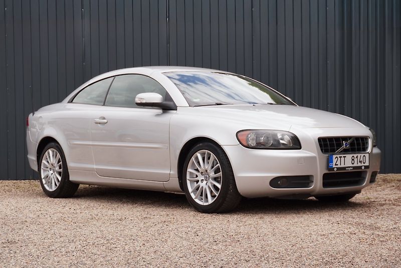 Volvo C70 2.4 D5 MOMENTUM - fotka 4 z 34