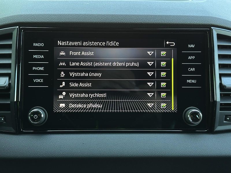 Škoda Karoq 2.0TDi 4x4 DSG 150PS Sportline - fotka 35 z 49
