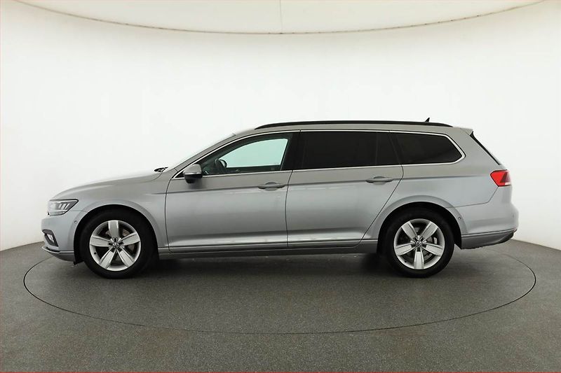 Volkswagen Passat (2019) Business 2.0 TDI, Automat - fotka 3 z 20