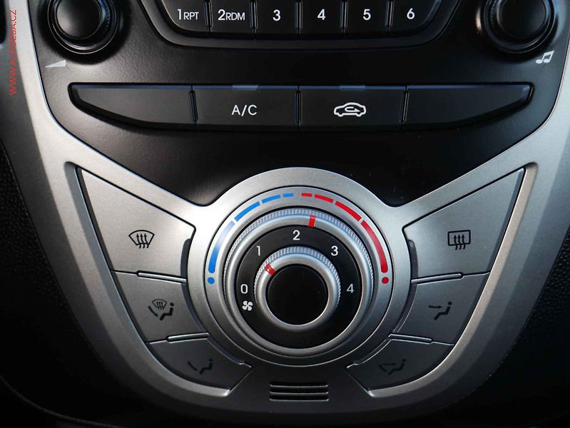 Hyundai ix20 (2019) 1.6 CVVT, ČR, servis.kniha - fotka 12 z 14
