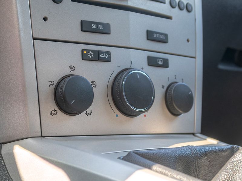 Opel Astra (2007) 1.4i 66KW KUPÉ – SERVISKA - fotka 20 z 40
